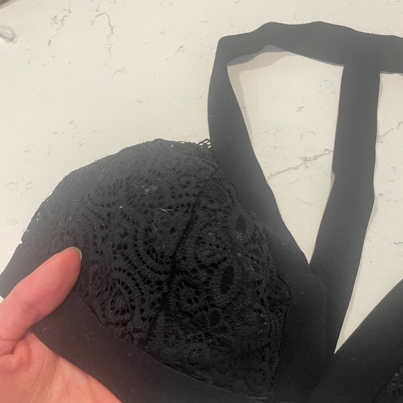 Sexy black lace halter bralette - Picture 2 of 2
